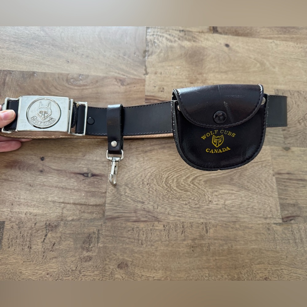 Vintage Wolf Cubs Canada Scouts Belt Pouch Leather Metal Clip Youth Size 24/26